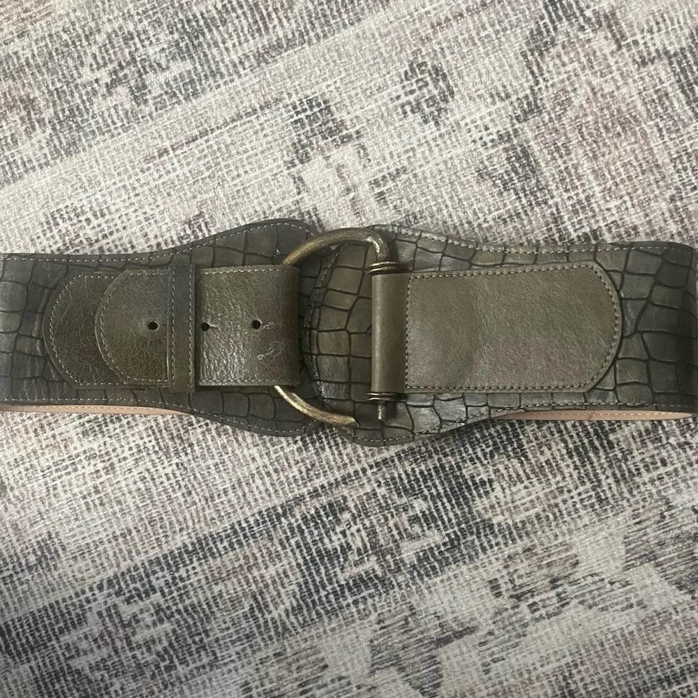 Y2K Unbranded Wide Olive genuine leather Crocodile Pattern Belt size S